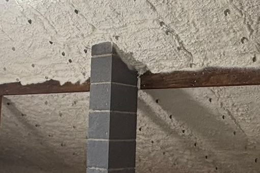 Ocieplenie posadzki na gruncie pianą PUR – dlaczego to lepsze rozwiązanie niż tradycyjny styropian?