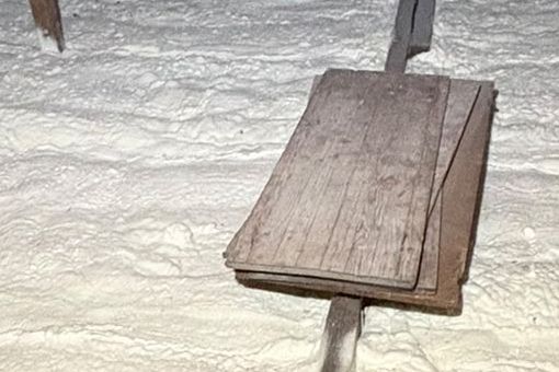 Ocieplenie posadzki na gruncie pianą PUR – dlaczego to lepsze rozwiązanie niż tradycyjny styropian?